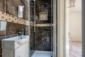 Bedroom One (En-Suite)- click for photo gallery